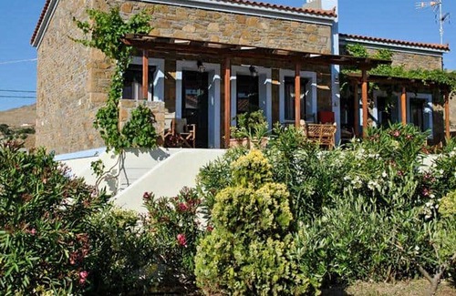 Myrina Apartment | Maisonette With Pool & Beach