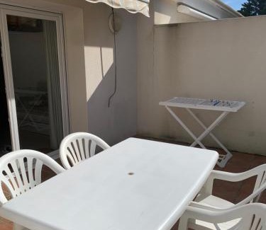 Saint-Georges-d'Oleron House | Maisonnette Mimosa H3 avec piscine intérieure chauffée à 400 m de la plage et ménage de fin de séjour compris
