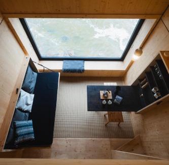 Kaakkoinen District House | Majamaja Helsinki off-grid retreat