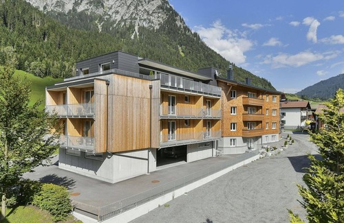 Klosterle Apartment | Majestic apartment in Klösterle with sauna on the Arlberg Met Terras