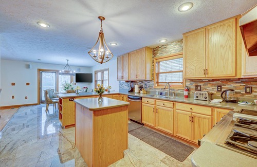 White Haven Other | Majestic Cabin near all attractions Private Pool-Hot tub-Sauna-Theater-Game Room