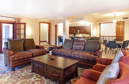 West Sedona House | Majestic Escape: Oak Creek Waterfront! Pool, Spa, Sauna, Gym, Sleeps 22!