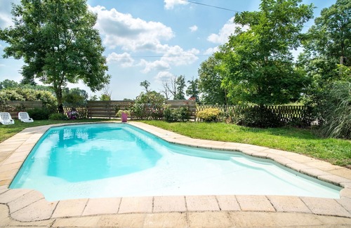 Clesse House | Majestic Holiday Home in Clesse with Garden