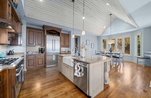 Vein Mountain House | Majestic Mountain Manor | Perfect, Pet-Friendly Mountain Retreat with Amazing Views