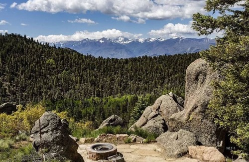 Howard House | Majestic Mountaintop Retreat! Luxury in a serene setting All seasons family fun