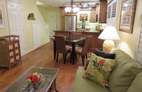 Truman Annex House | MAJESTIC PARADISE II Luxury living in Truman Annex. Downtown, pool, 2 blks