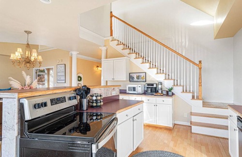 Ellijay House | Majestic River Castle-Fairytale Escape with Views
