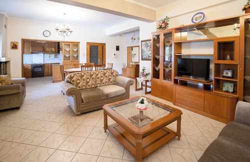Kalambaka Apartment | Majestic view Home just under Meteora Unesco Site