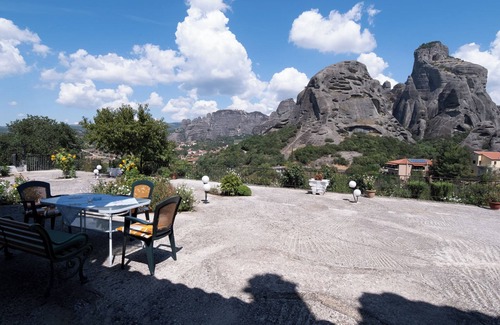 Kalambaka Apartment | Majestic view Home just under Meteora Unesco Site
