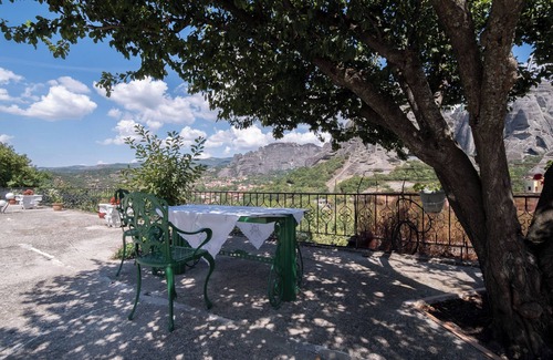 Kalambaka Apartment | Majestic view Home just under Meteora Unesco Site