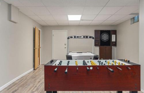 Council Bluffs House | Majestic VIEWS FunAmenities & Best for Huge Group