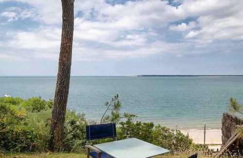 Pyla-sur-Mer Villa | Majestic villa on the first line in Pyla feet in the water