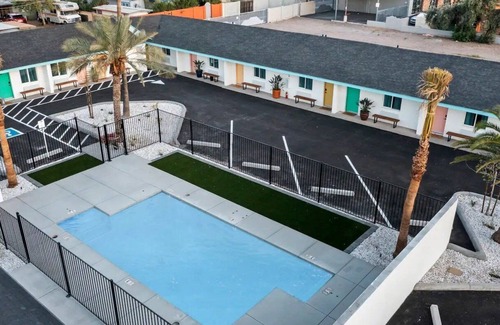 Silk Stocking Neighborhood House | Makai-Sparkling Heated Pool-Downtown Chandler