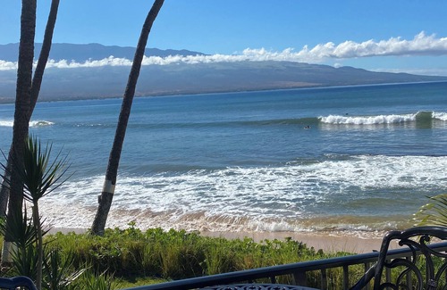 Maalaea Condo | Makani A Kai B5 Ocean Front condo 10 yards from private beach access.