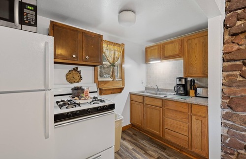 Rapid City Cabin | Make Memories from your Deck - In Rapid City On Canyon Lake Thirty Minutes from Mt Rushmore
