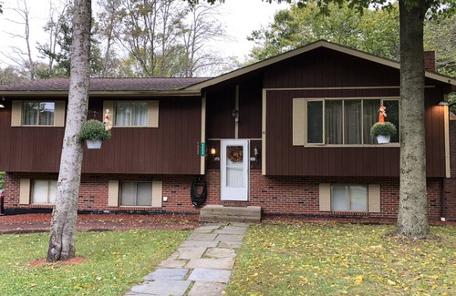 Tobyhanna House | Make Nature's Nest of the Poconos your home away from home