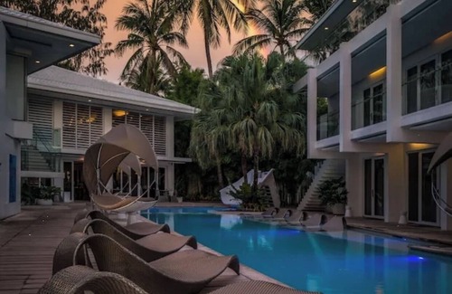 Balabag House | Make your trip memorable in this beach front hotel in Station 1 boracay