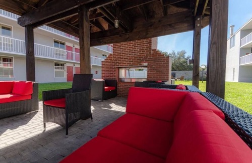 Ocala Apartment | Make Your Trip More Enjoyable! Pets Allowed, Onsite Pool, Free Breakfast