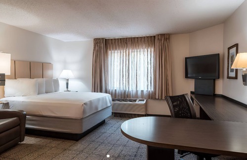 Fossil Creek Hotel | Make Your Trip More Enjoyable! Free Parking, Pets Allowed