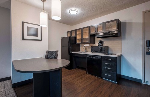 Fossil Creek Hotel | Make Your Trip More Enjoyable! Free Parking, Pets Allowed