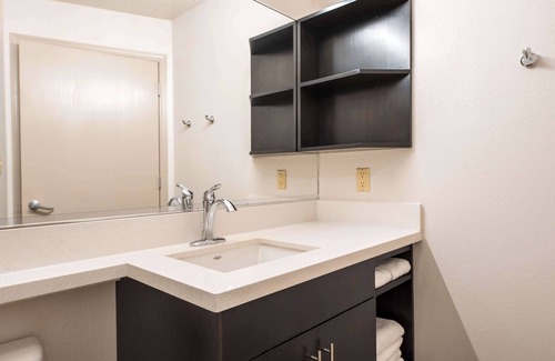 Fossil Creek Hotel | Make Your Trip More Enjoyable! Free Parking, Pets Allowed