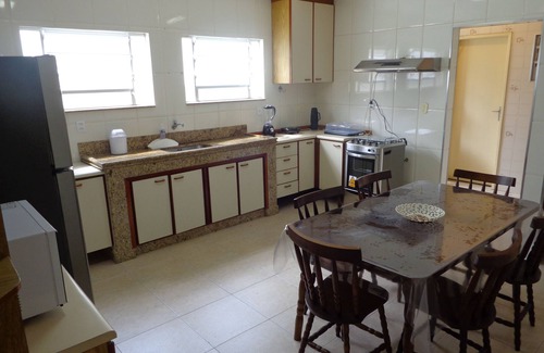 Centro Apartment | MAKE YOURSELF AT HOME!Wide, 4 Bedrooms, AR Condcionado, FREE WI-FI, near the crafts fair!