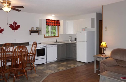 Carling Cottage | Make Yourself at Home.On the Bay!