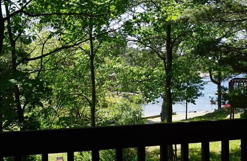 Carling Cottage | Make Yourself at Home.On the Bay!