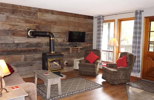 Carling Cottage | Make Yourself at Home.On the Bay!
