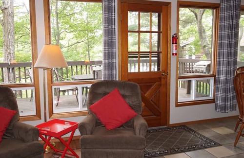 Carling Cottage | Make Yourself at Home.On the Bay!