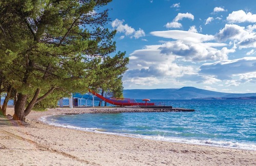 Hreljin House | Make yourself comfortable for two in this compact vacation apartment with sea view.