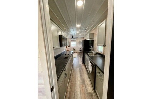 Carbon Hill House | Makenna-NEW tiny home with shared fishing pond