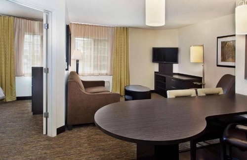 Somerset House | Making The Best Memories Along The Way! 2 Spacious units to enjoy with Kitchen!