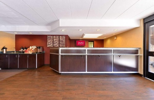 Secaucus House | Making The Best Memories Along The Way! Free Parking, Budget-friendly Property