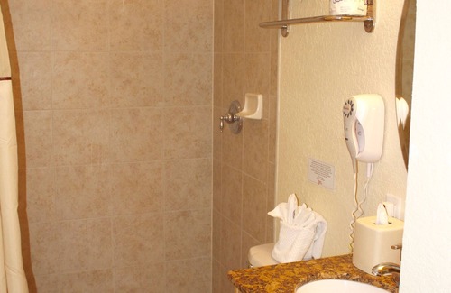 Treasure Island Hotel | Making The Best Memories Along The Way! 4 Relaxing Units, Pool, Beach Access