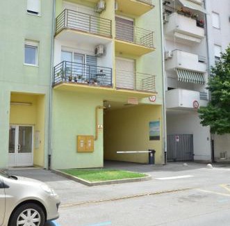 Osijek Apartment | MAKS 2 Osijek Center, self check in