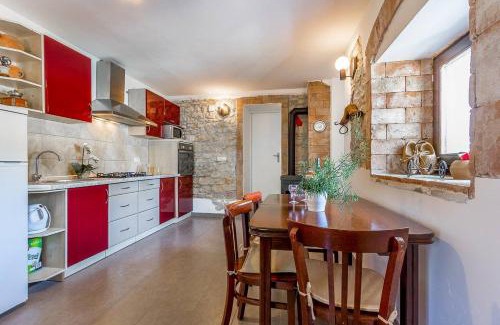 Peresiji House | Mala Hiza