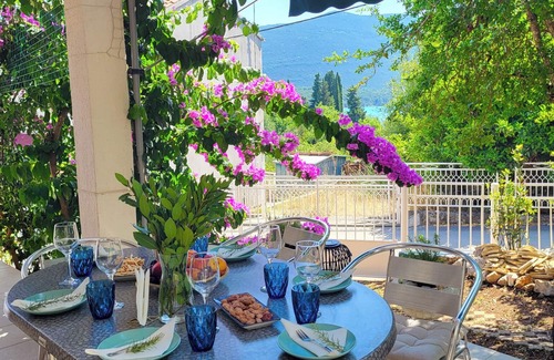 Hodilje House | Mala Kuća - cozy seaside house with air conditioning!