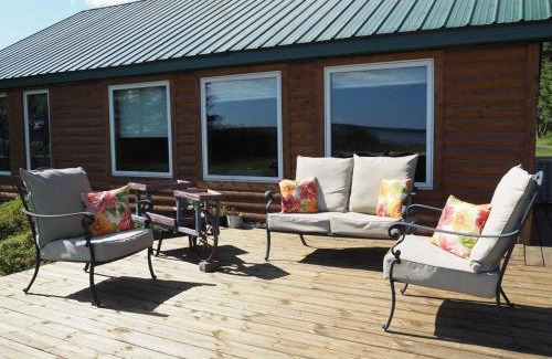 Gladstone House | Malabar Cove - Lakefront, Quiet, And Relaxing!