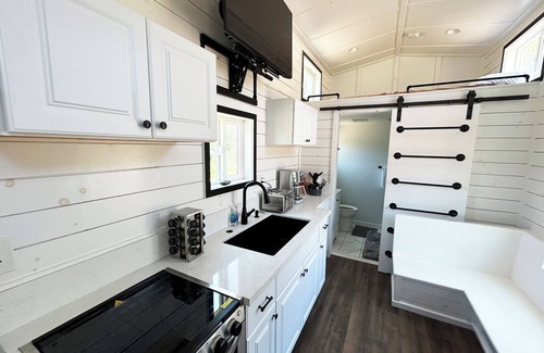 Fallbrook Cabin | Malbec Cabin @ Vinyard Winery, 3 Adults, 1 Kid, WiFi, AC, Fallbrook