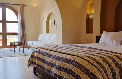 Luxor Hotel | Malkata House - 32 ppl - Desert Oasis: Pool & Dine