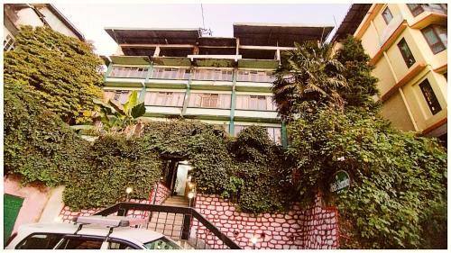 Charbagh Hotel | Mall Road Hotel Shambhu Darjeeling - Prime Location - Near Chauk Bazar - Best Hotel in Heart of Tiger Hill City