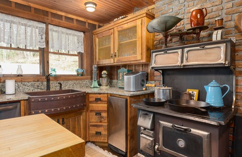 Topton Bed & Breakfast | Mallard Suite 1st Level