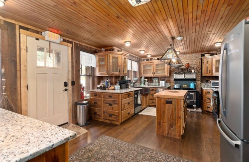 Topton Bed & Breakfast | Mallard Suite 1st Level