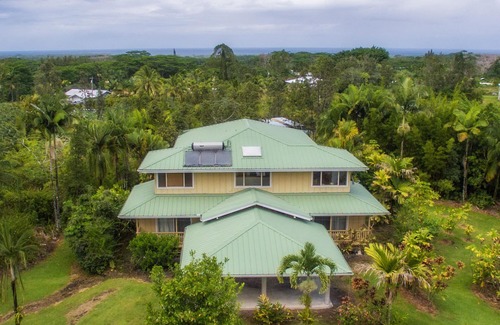 Keaau House | Maluhia Hale - Your one acre slice of paradise
