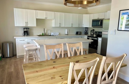 Rainbow Bay Cottage | Mama Lou's Hide-A-Way
