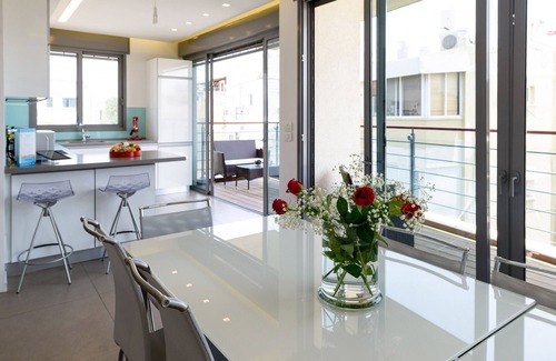 Tel Aviv Promenade Apartment | MAMAD Comfort 3BR & Balcony in City Center by FeelHome