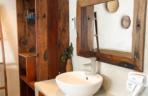 Pwani Mchangani Hotel | Mambo Cabana