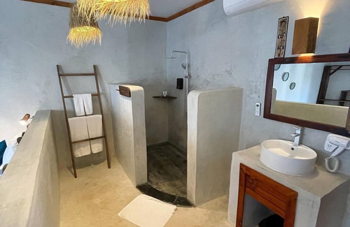 Pwani Mchangani Hotel | Mambo Cabana