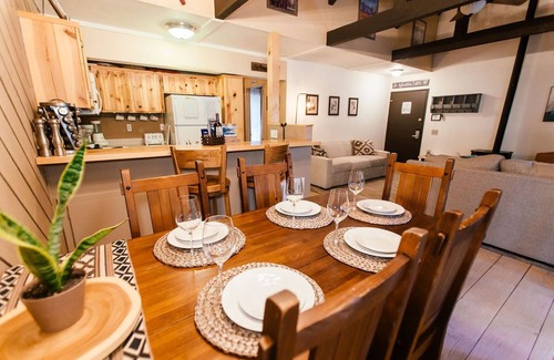 Mammoth Lakes House | Mammoth Cozy-Local Family Owned, 2 Bedroom/2 Bath with Garage, Close to Lifts